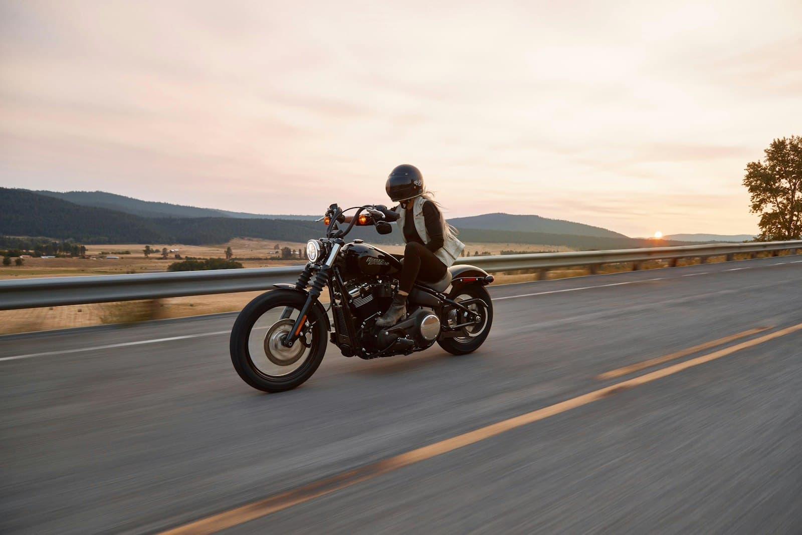 Royal Enfield Hunter 350 self-drive in HITEC City — ₹1,500/day, Petrol, Manual, 2 seater